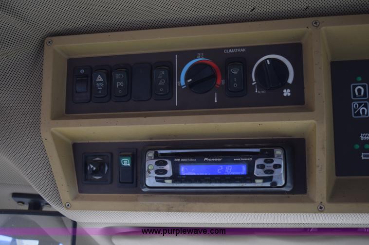 image for item H5078 2003 John Deere 7500 forage harvester