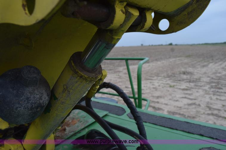 image for item H5078 2003 John Deere 7500 forage harvester