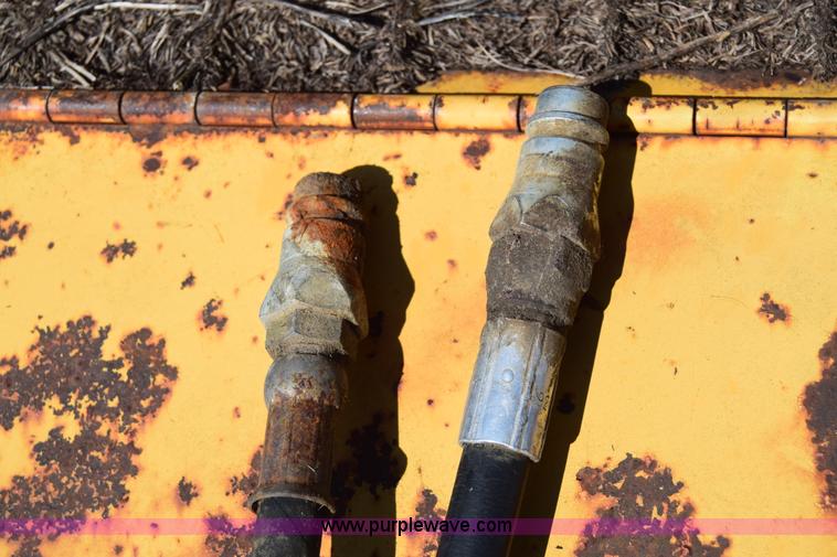 image for item J6597 1989 Vermeer 504I round baler