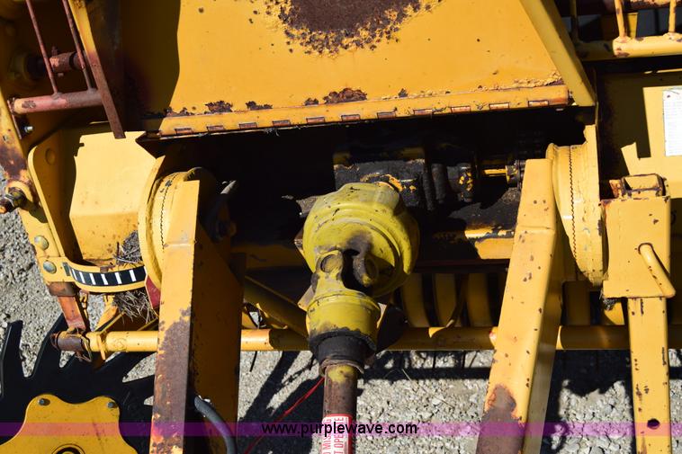 image for item J6597 1989 Vermeer 504I round baler