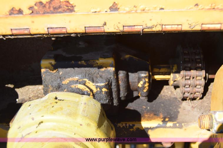 image for item J6597 1989 Vermeer 504I round baler