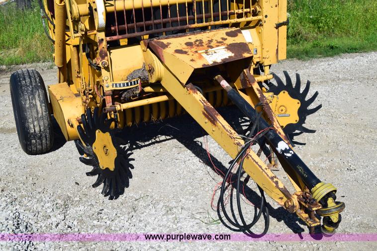 image for item J6597 1989 Vermeer 504I round baler