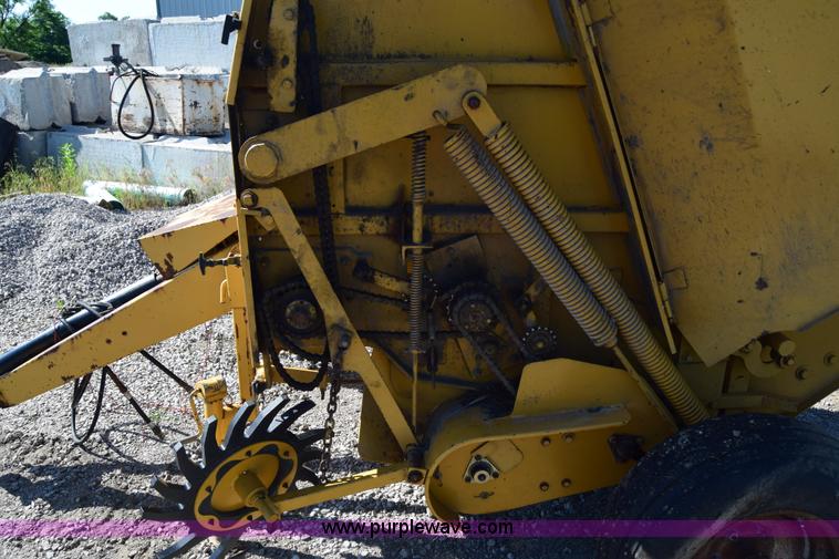 image for item J6597 1989 Vermeer 504I round baler