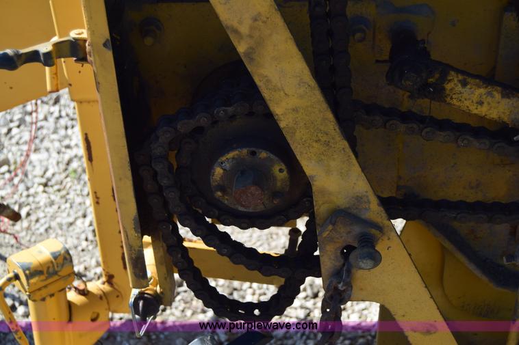 image for item J6597 1989 Vermeer 504I round baler