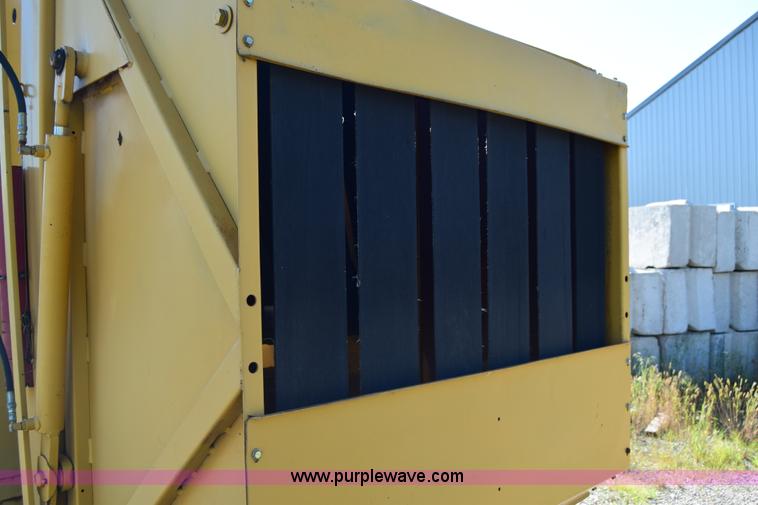 image for item J6597 1989 Vermeer 504I round baler