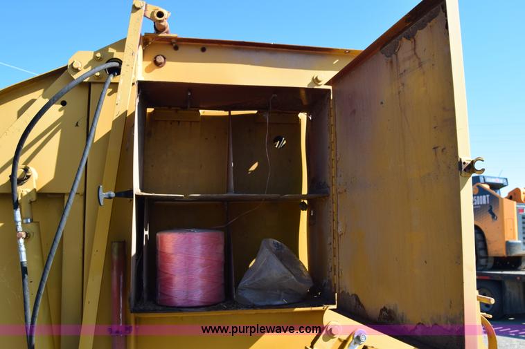 image for item J6597 1989 Vermeer 504I round baler