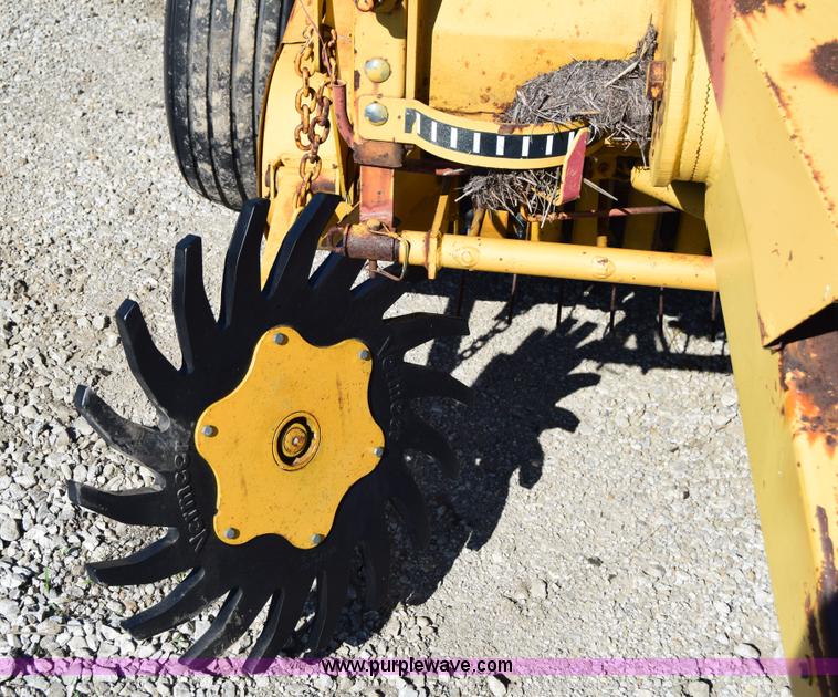 image for item J6597 1989 Vermeer 504I round baler