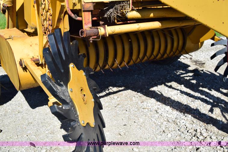 image for item J6597 1989 Vermeer 504I round baler