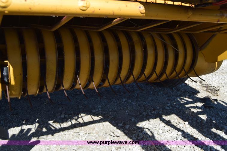 image for item J6597 1989 Vermeer 504I round baler