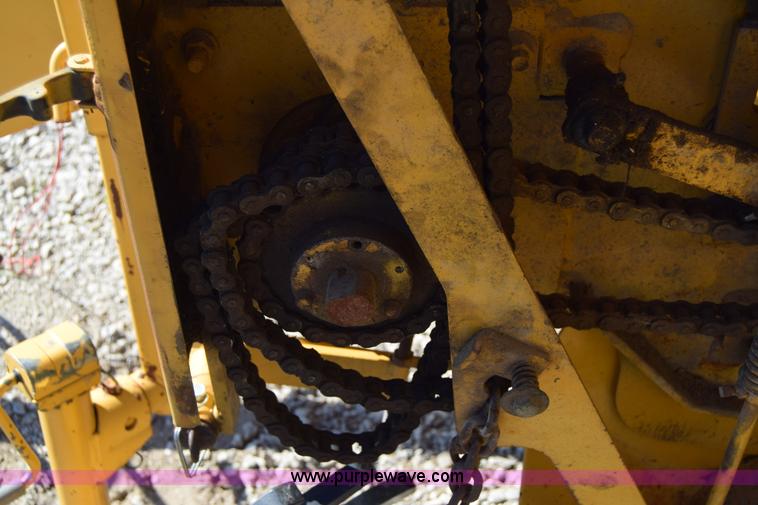 image for item J6597 1989 Vermeer 504I round baler