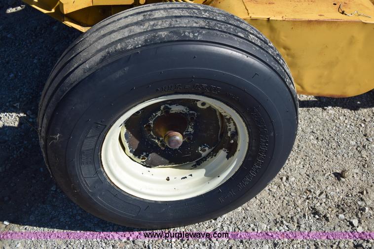 image for item J6597 1989 Vermeer 504I round baler