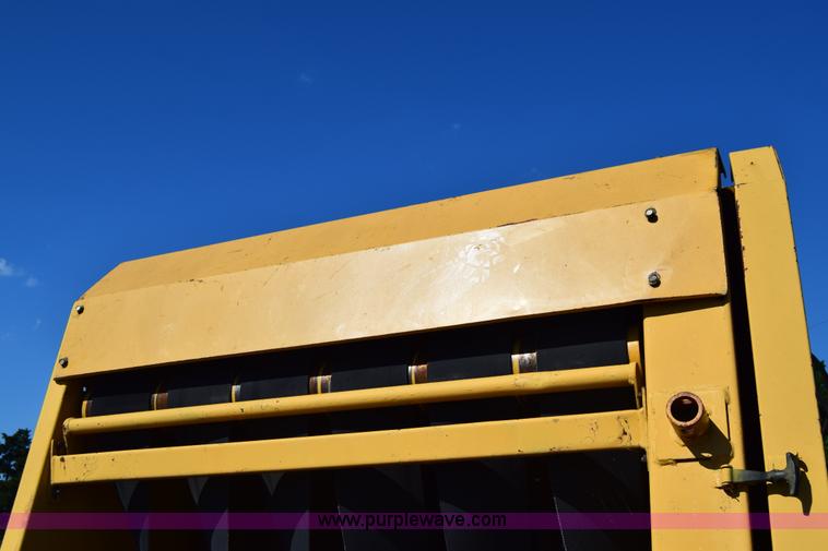 image for item J6597 1989 Vermeer 504I round baler