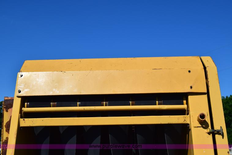 image for item J6597 1989 Vermeer 504I round baler