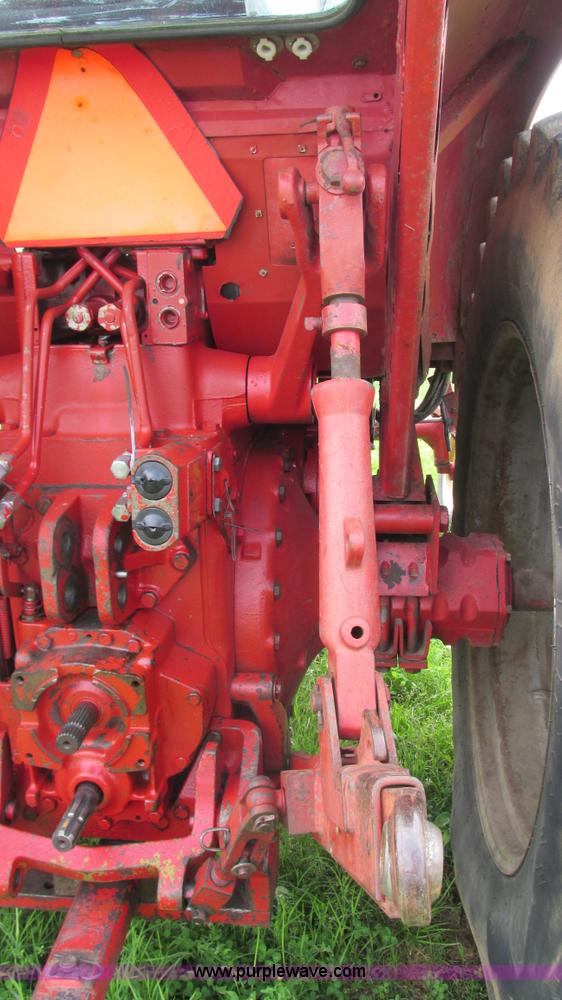 image for item J8530 International 1066 tractor