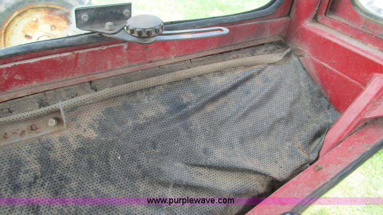 image for item J8530 International 1066 tractor