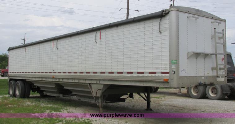 image for item K2149 1995 Wilson DWCH-100 double hopper bottom grain trailer