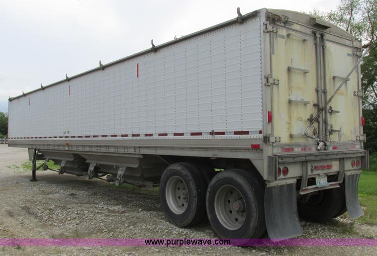 image for item K2149 1995 Wilson DWCH-100 double hopper bottom grain trailer