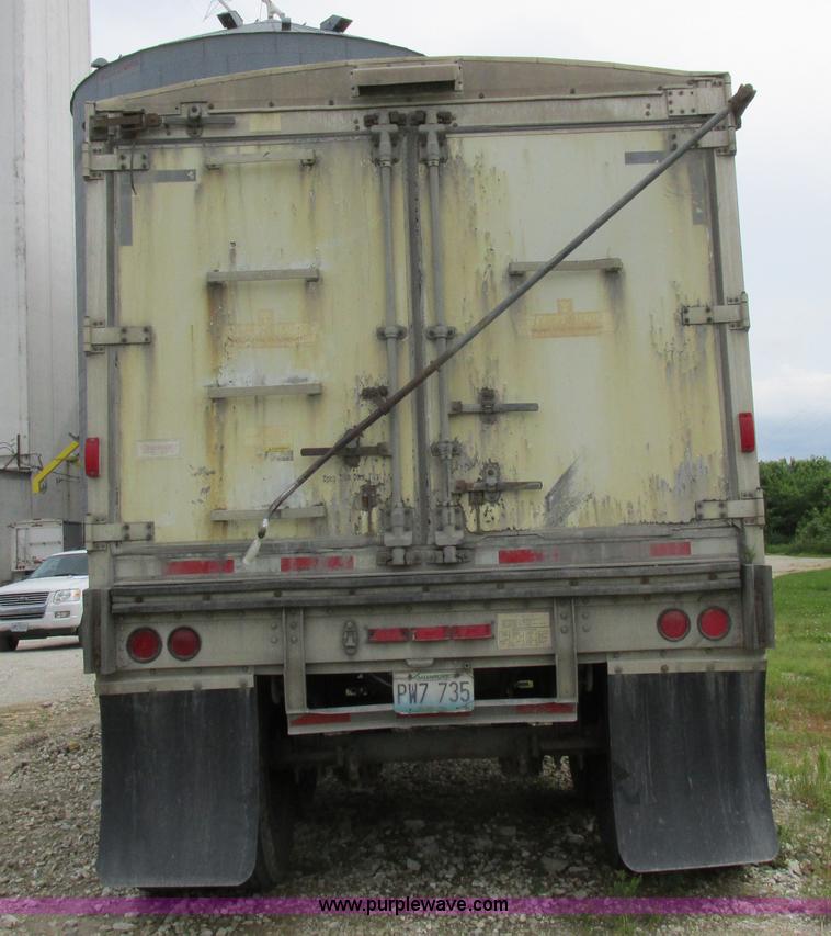 image for item K2149 1995 Wilson DWCH-100 double hopper bottom grain trailer