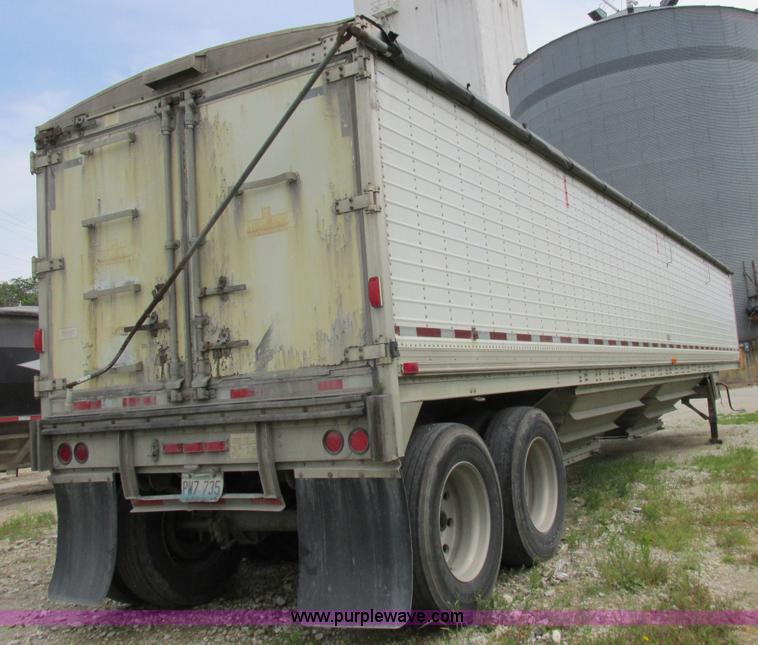 image for item K2149 1995 Wilson DWCH-100 double hopper bottom grain trailer