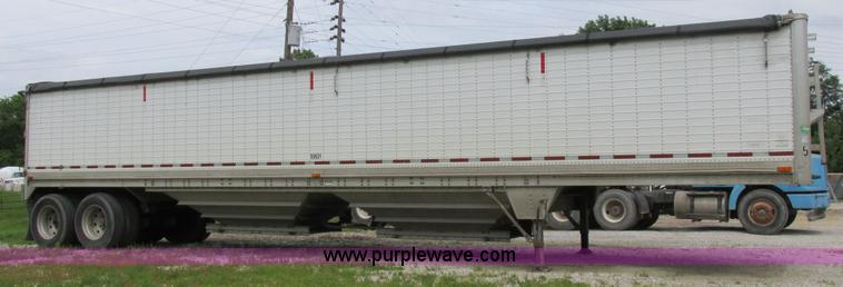 image for item K2149 1995 Wilson DWCH-100 double hopper bottom grain trailer