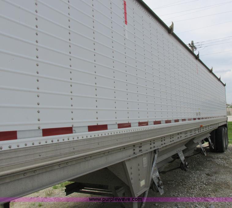 image for item K2149 1995 Wilson DWCH-100 double hopper bottom grain trailer