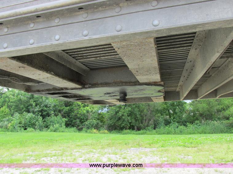 image for item K2149 1995 Wilson DWCH-100 double hopper bottom grain trailer