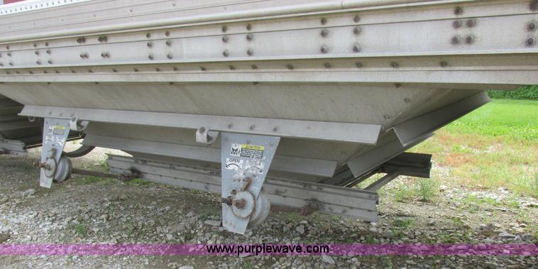image for item K2149 1995 Wilson DWCH-100 double hopper bottom grain trailer