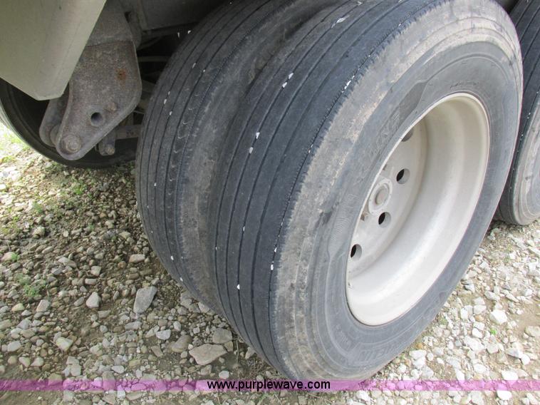 image for item K2149 1995 Wilson DWCH-100 double hopper bottom grain trailer