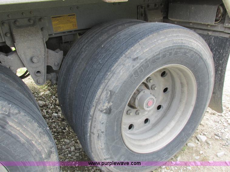 image for item K2149 1995 Wilson DWCH-100 double hopper bottom grain trailer