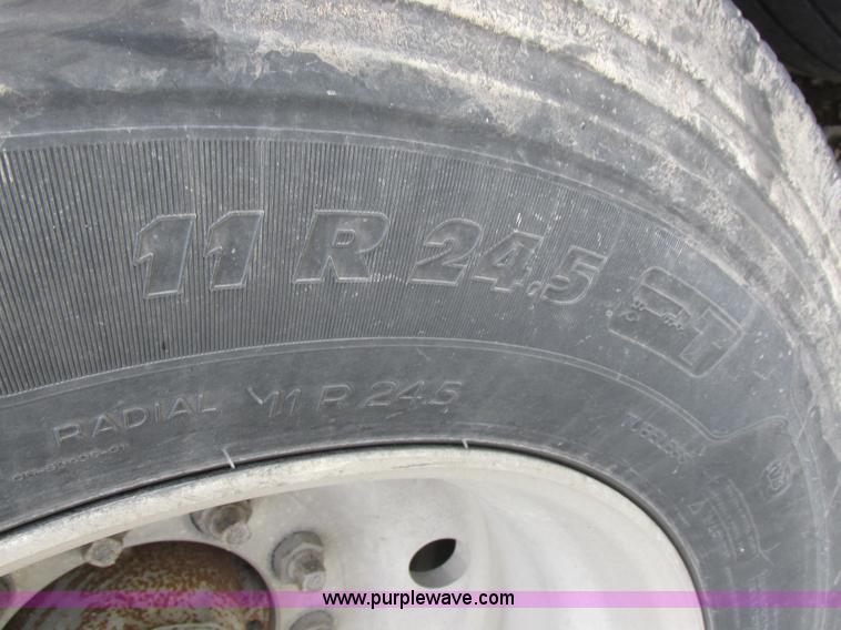 image for item K2149 1995 Wilson DWCH-100 double hopper bottom grain trailer