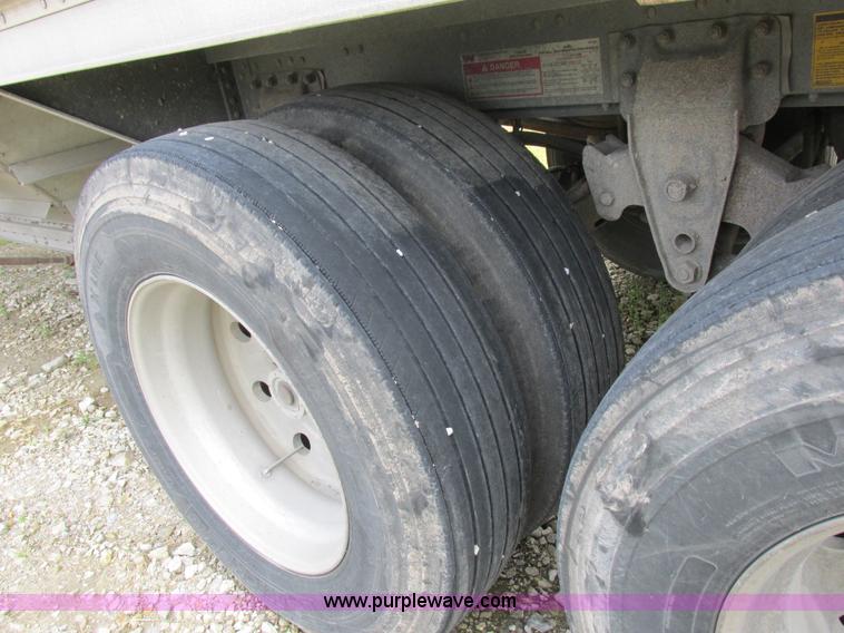 image for item K2149 1995 Wilson DWCH-100 double hopper bottom grain trailer