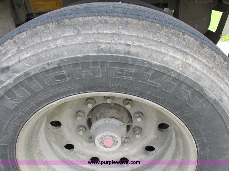 image for item K2149 1995 Wilson DWCH-100 double hopper bottom grain trailer