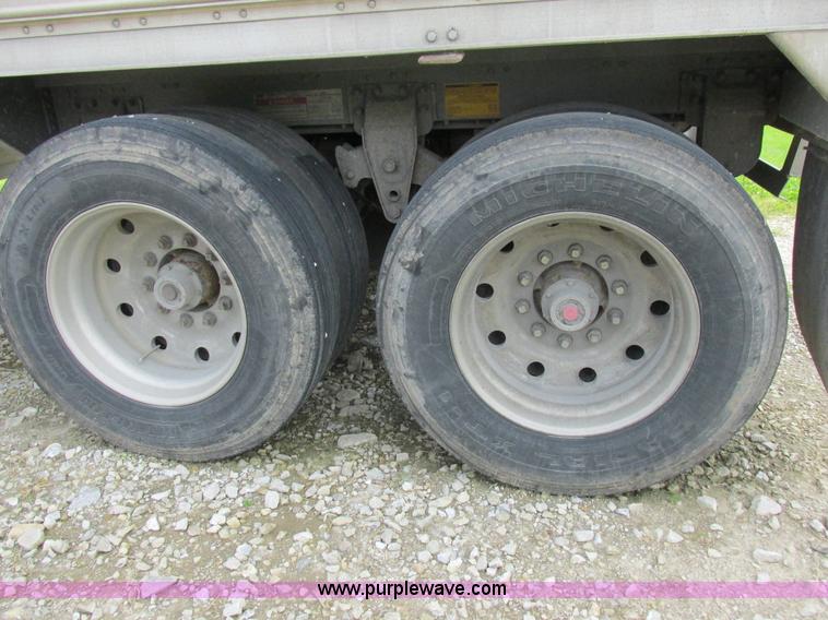 image for item K2149 1995 Wilson DWCH-100 double hopper bottom grain trailer