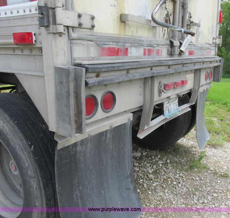 image for item K2149 1995 Wilson DWCH-100 double hopper bottom grain trailer