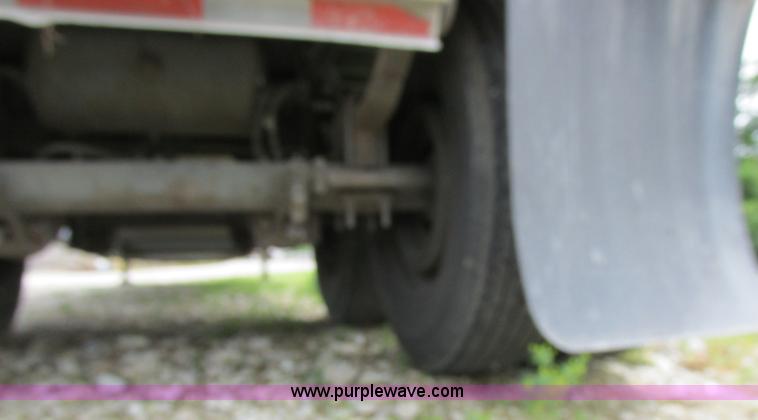 image for item K2149 1995 Wilson DWCH-100 double hopper bottom grain trailer