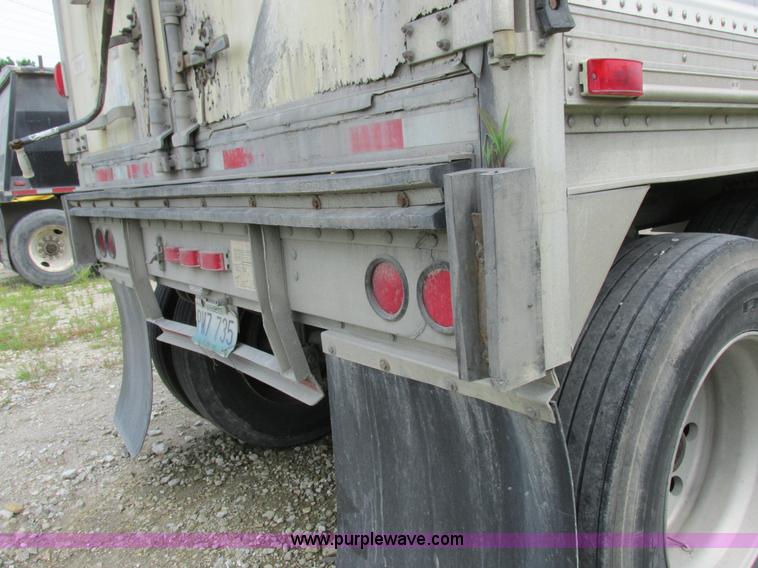 image for item K2149 1995 Wilson DWCH-100 double hopper bottom grain trailer