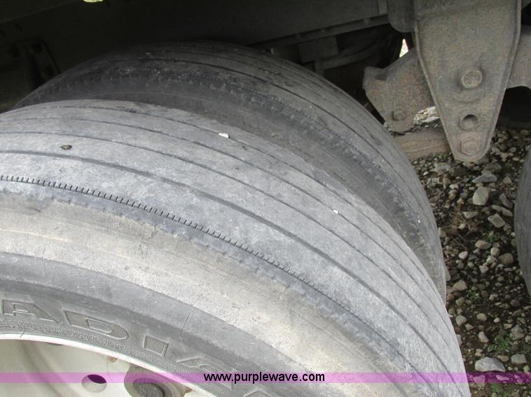 image for item K2149 1995 Wilson DWCH-100 double hopper bottom grain trailer