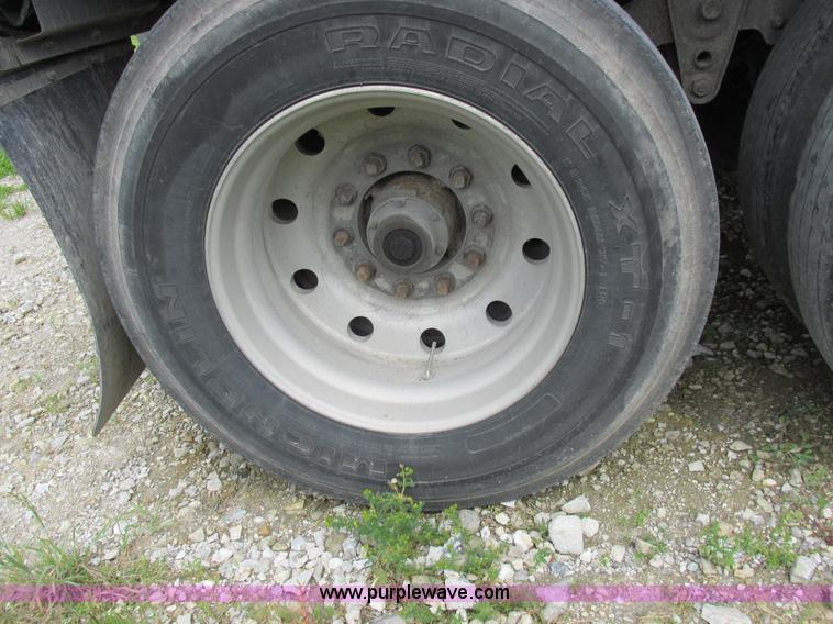 image for item K2149 1995 Wilson DWCH-100 double hopper bottom grain trailer