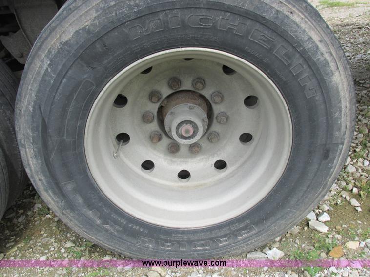 image for item K2149 1995 Wilson DWCH-100 double hopper bottom grain trailer