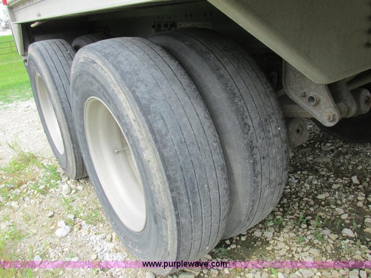 image for item K2149 1995 Wilson DWCH-100 double hopper bottom grain trailer