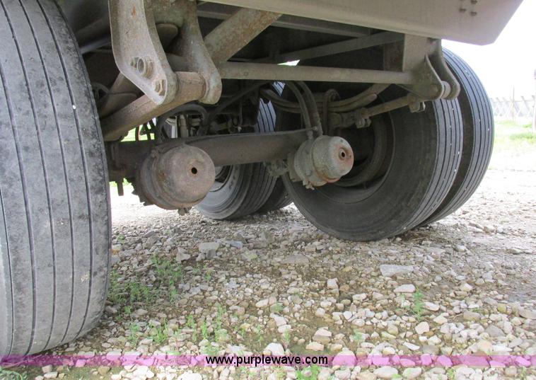 image for item K2149 1995 Wilson DWCH-100 double hopper bottom grain trailer