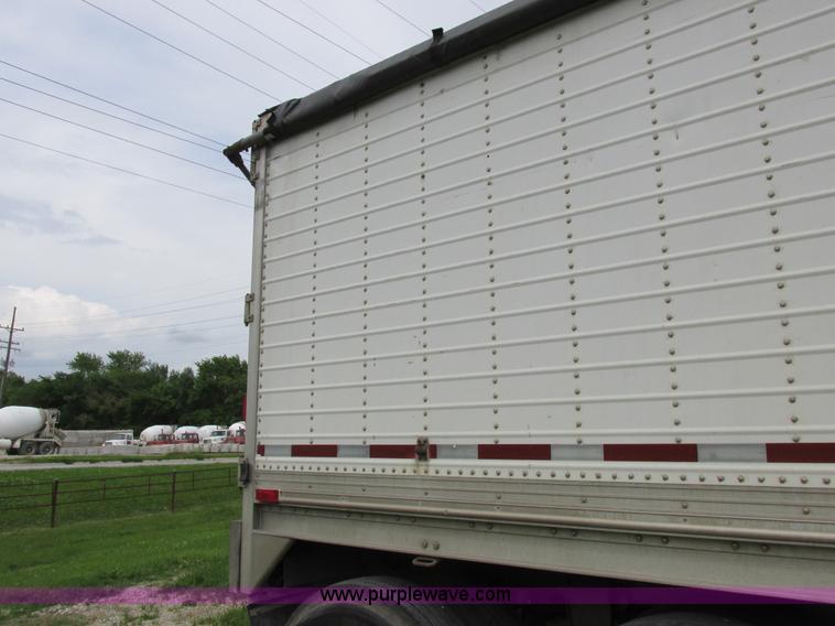 image for item K2149 1995 Wilson DWCH-100 double hopper bottom grain trailer