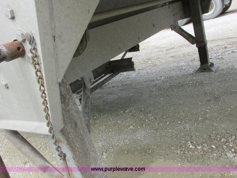 image for item K2149 1995 Wilson DWCH-100 double hopper bottom grain trailer