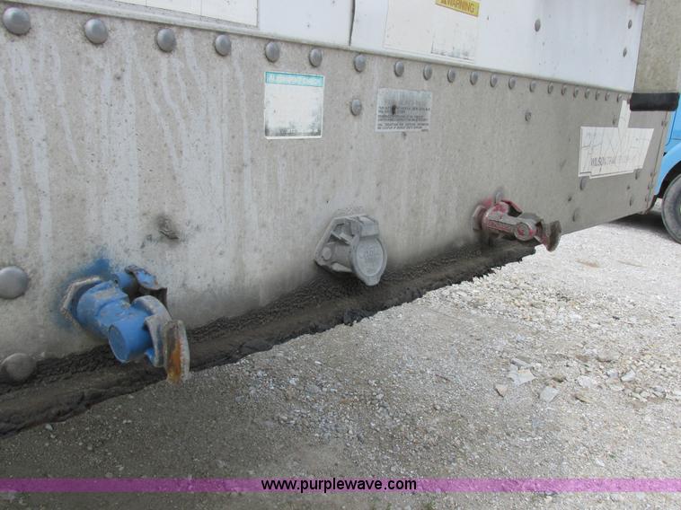 image for item K2149 1995 Wilson DWCH-100 double hopper bottom grain trailer