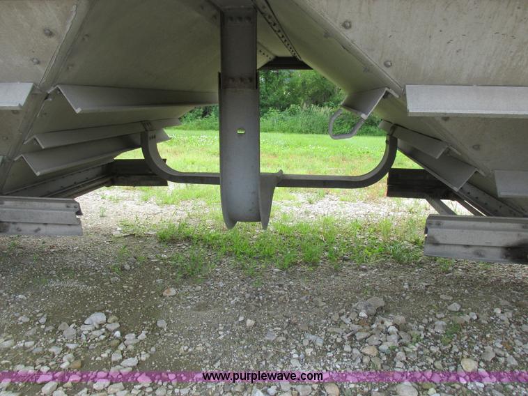 image for item K2149 1995 Wilson DWCH-100 double hopper bottom grain trailer