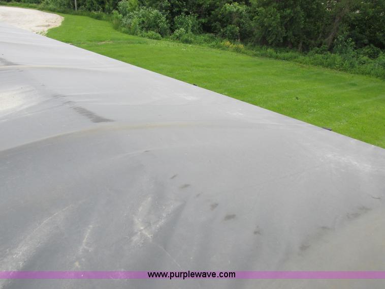 image for item K2149 1995 Wilson DWCH-100 double hopper bottom grain trailer