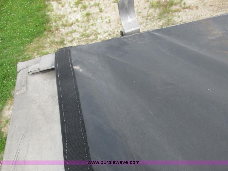 image for item K2149 1995 Wilson DWCH-100 double hopper bottom grain trailer