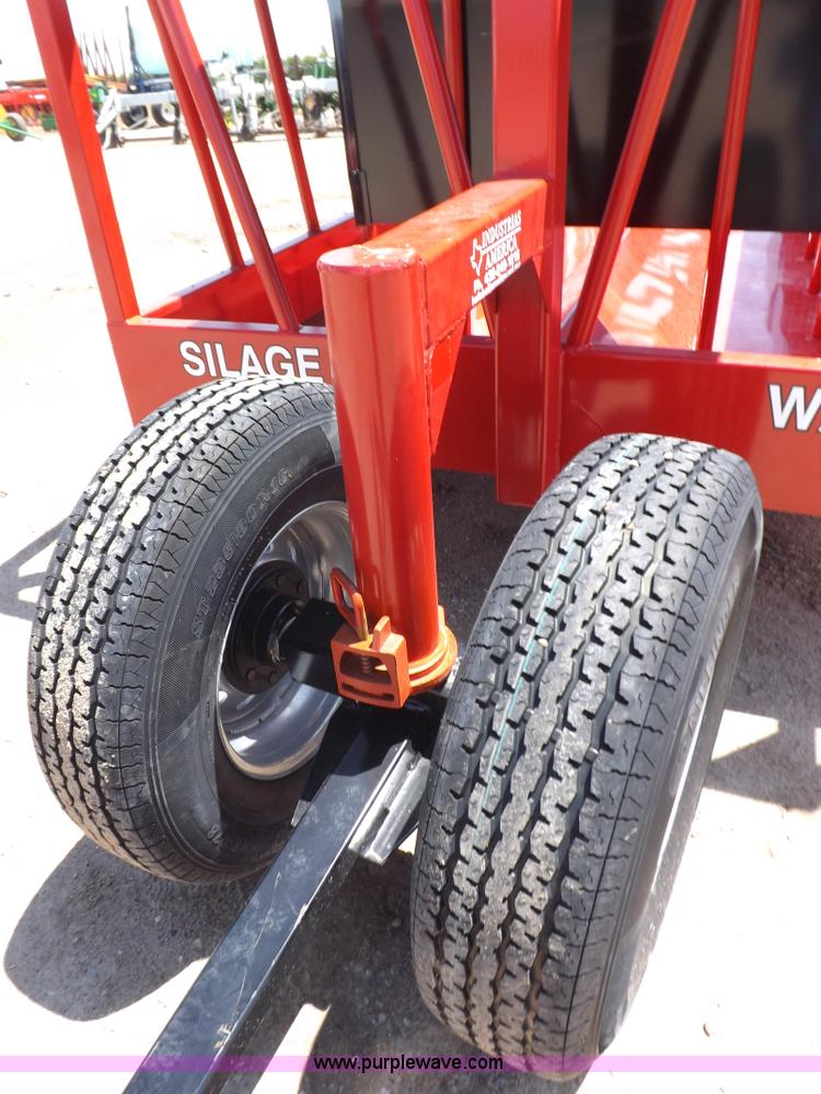 image for item K3960 Silage feeder wagon