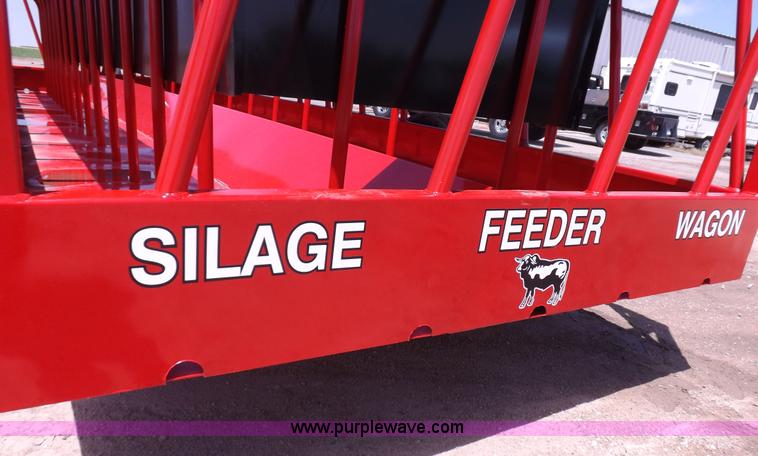 image for item K3960 Silage feeder wagon