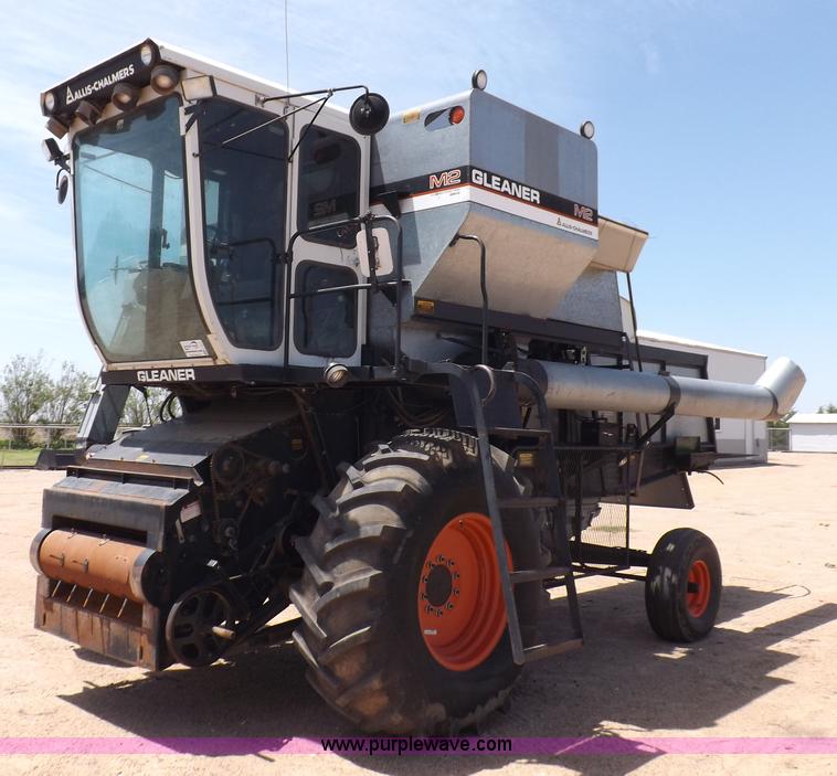 image for item K3977 1977 Gleaner M2 combine